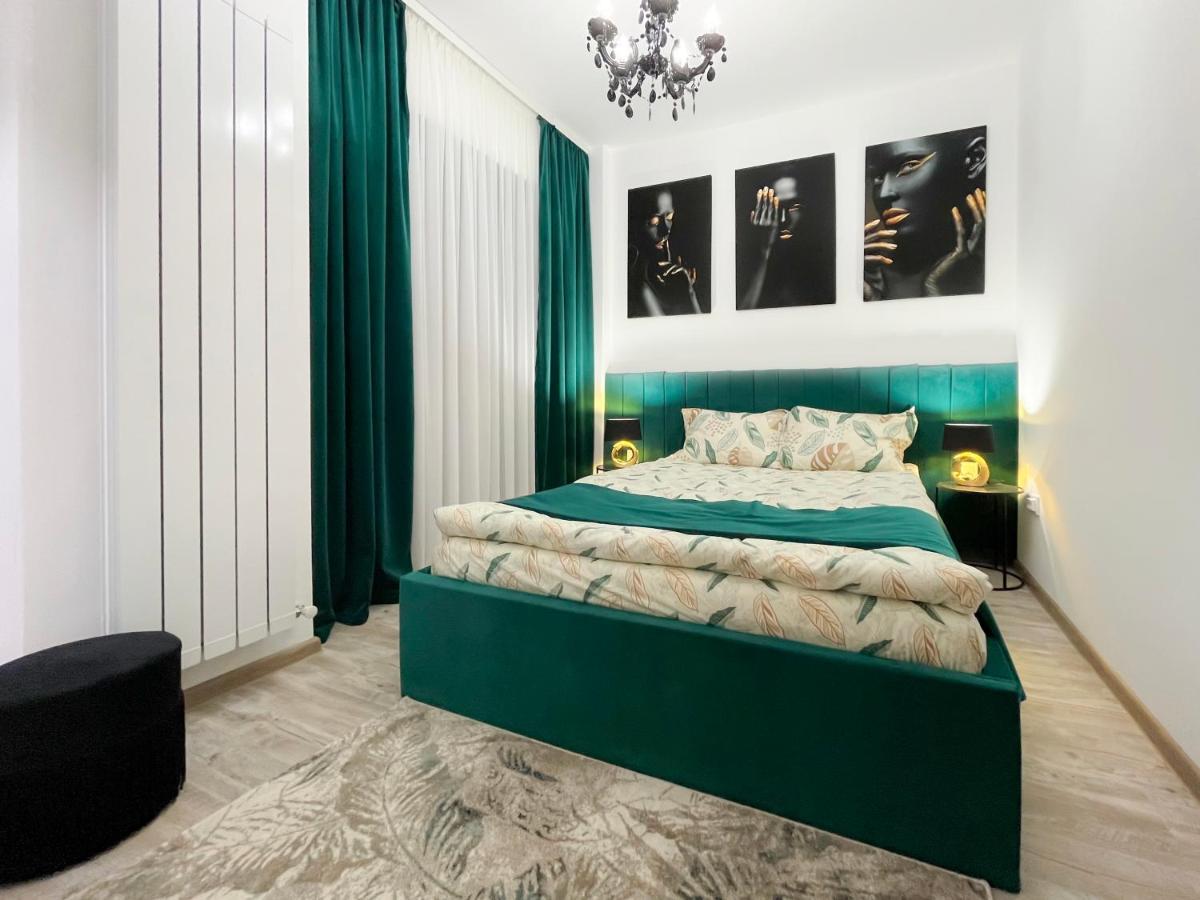 Unique Hotel Apartments ยาช ภายนอก รูปภาพ