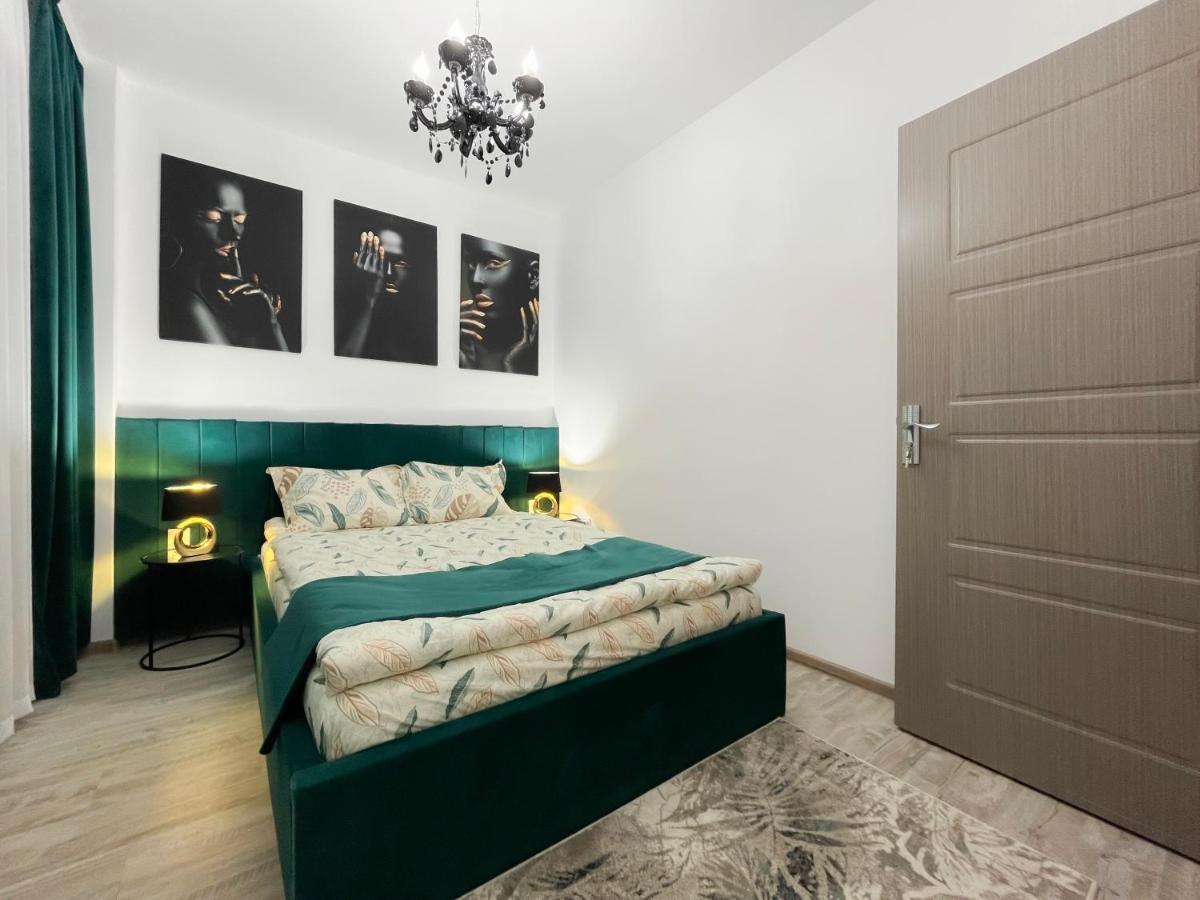 Unique Hotel Apartments ยาช ภายนอก รูปภาพ