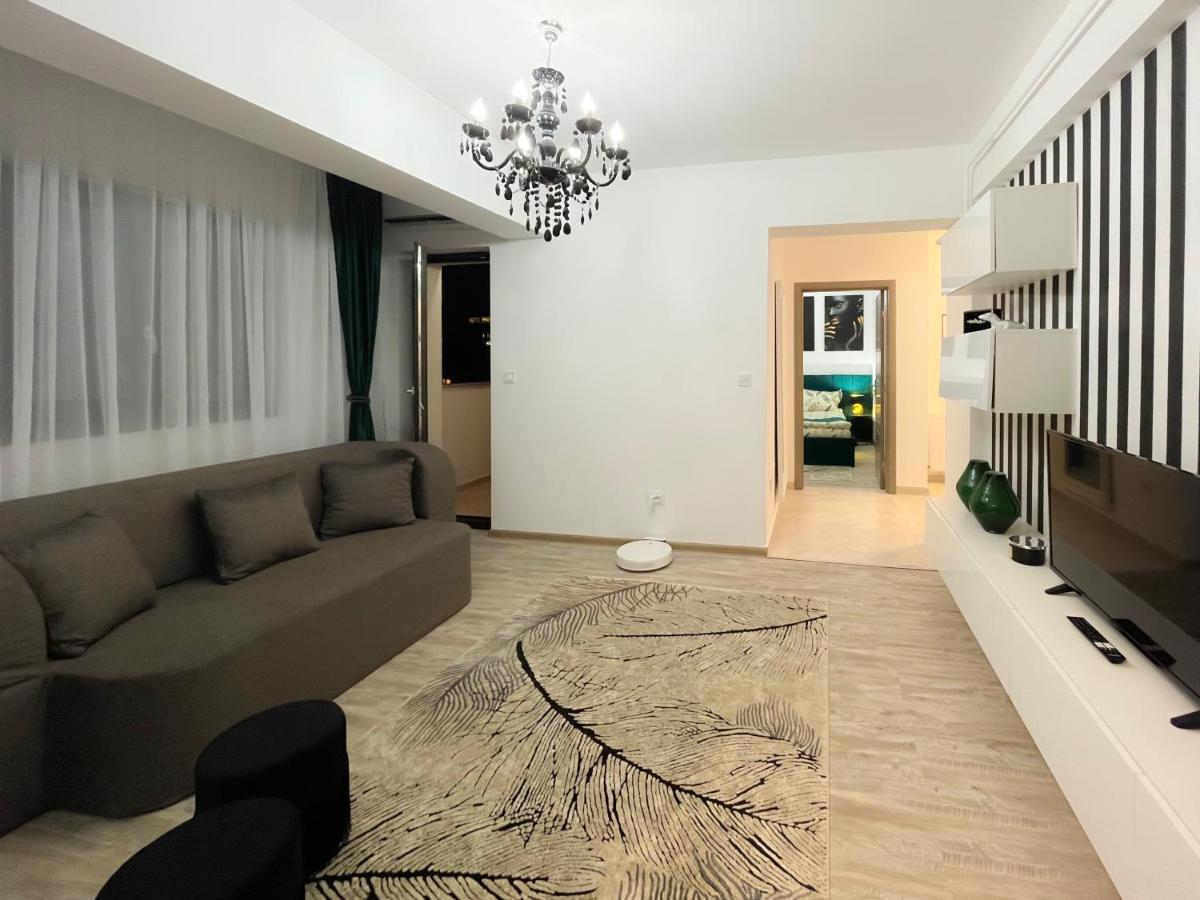 Unique Hotel Apartments ยาช ภายนอก รูปภาพ