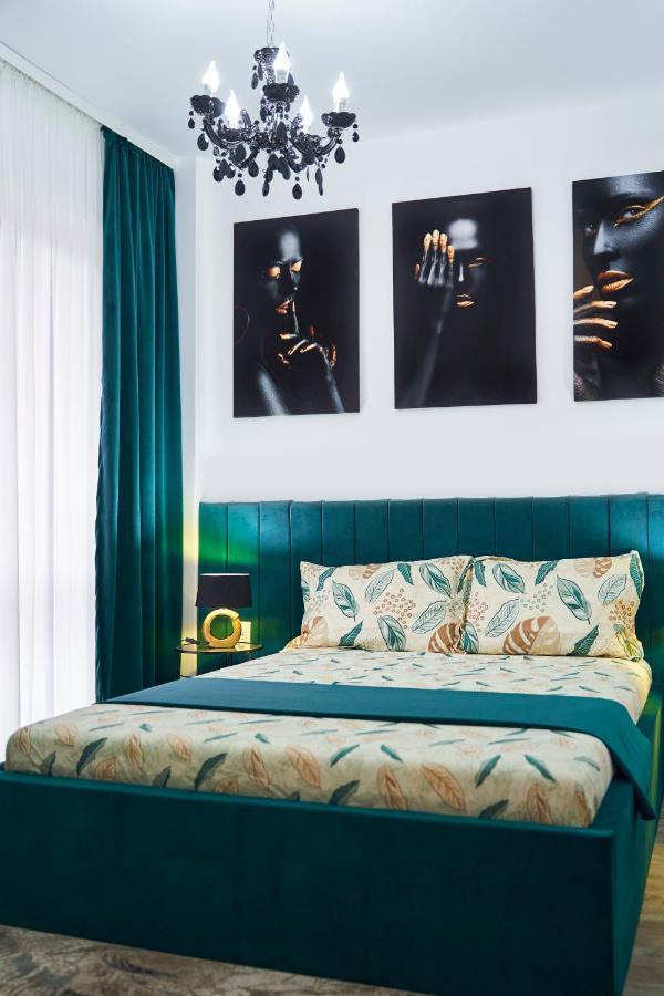 Unique Hotel Apartments ยาช ภายนอก รูปภาพ