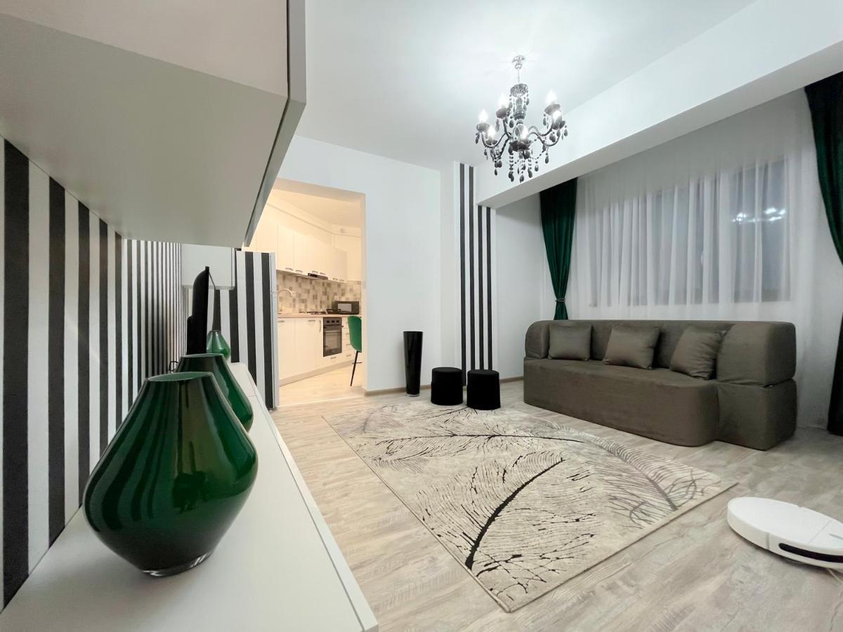 Unique Hotel Apartments ยาช ภายนอก รูปภาพ