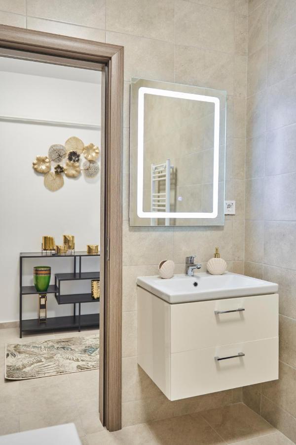 Unique Hotel Apartments ยาช ภายนอก รูปภาพ