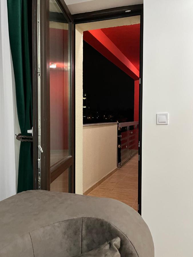Unique Hotel Apartments ยาช ภายนอก รูปภาพ