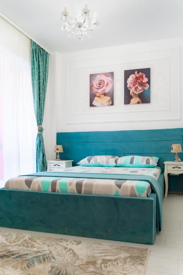 Unique Hotel Apartments ยาช ภายนอก รูปภาพ