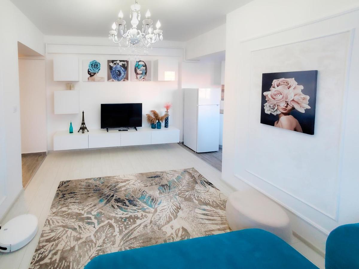 Unique Hotel Apartments ยาช ภายนอก รูปภาพ