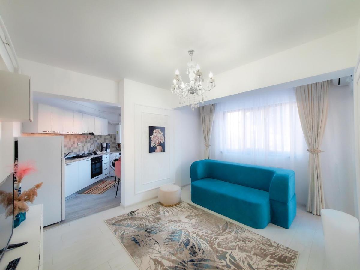 Unique Hotel Apartments ยาช ภายนอก รูปภาพ