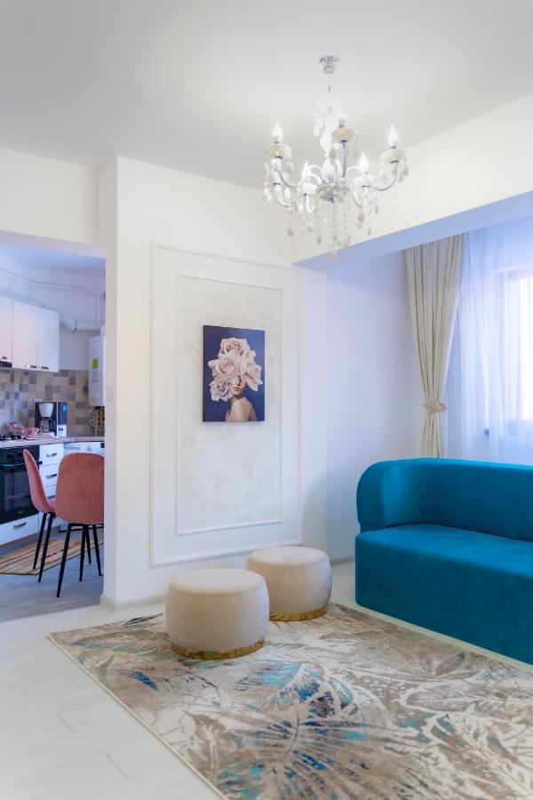 Unique Hotel Apartments ยาช ภายนอก รูปภาพ