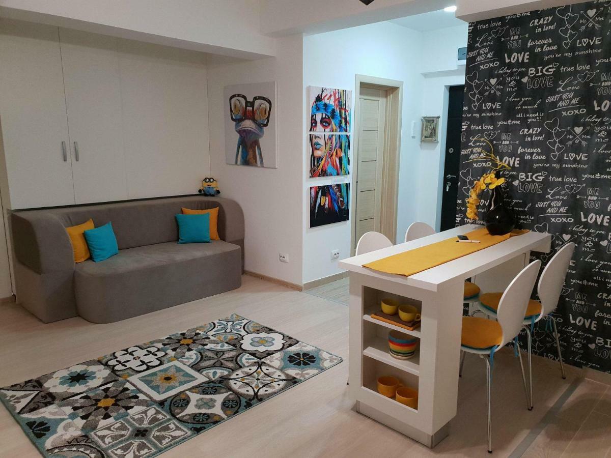 Unique Hotel Apartments ยาช ภายนอก รูปภาพ