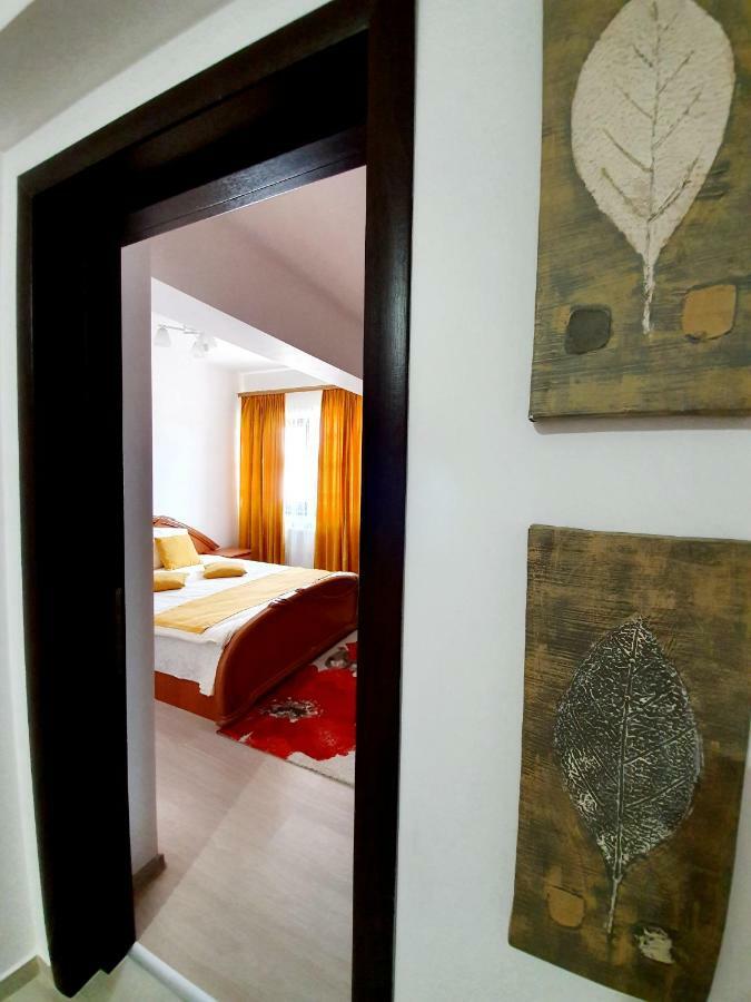 Unique Hotel Apartments ยาช ภายนอก รูปภาพ