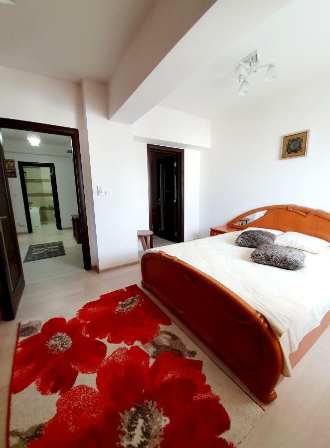 Unique Hotel Apartments ยาช ภายนอก รูปภาพ