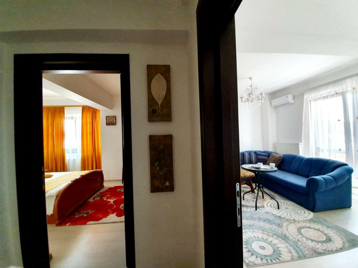 Unique Hotel Apartments ยาช ภายนอก รูปภาพ