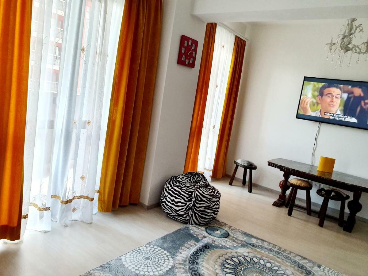 Unique Hotel Apartments ยาช ภายนอก รูปภาพ
